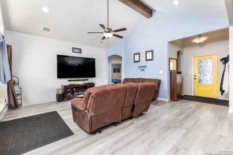 8400 West Fm 140 Charlotte TX 78011