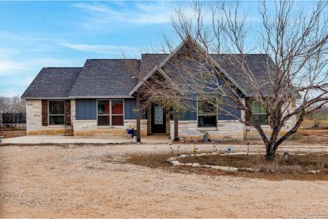 8400 West Fm 140 Charlotte TX 78011