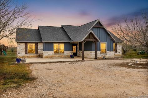8400 West Fm 140 Charlotte TX 78011