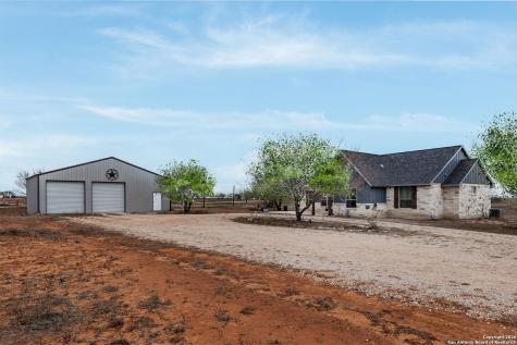 8400 West Fm 140 Charlotte TX 78011