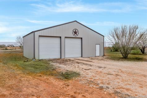 8400 West Fm 140 Charlotte TX 78011