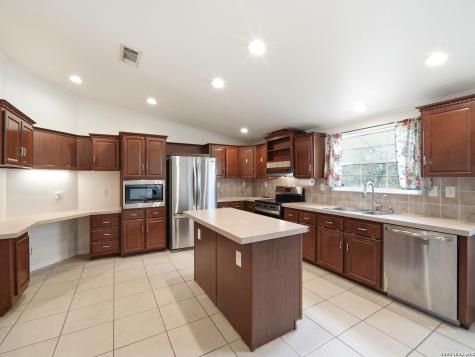 6267 County Road 251 Hondo TX 78861
