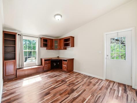 6267 County Road 251 Hondo TX 78861