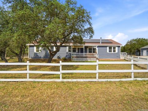 6267 County Road 251 Hondo TX 78861