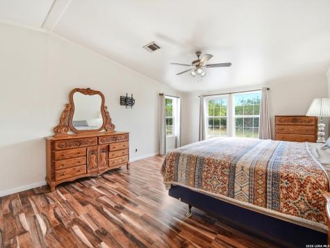 6267 County Road 251 Hondo TX 78861