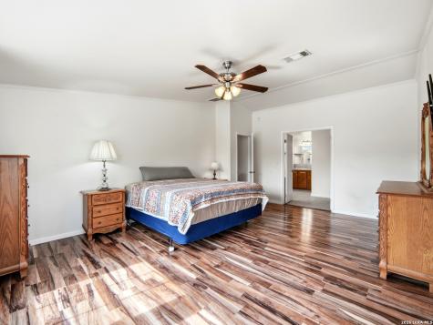 6267 County Road 251 Hondo TX 78861