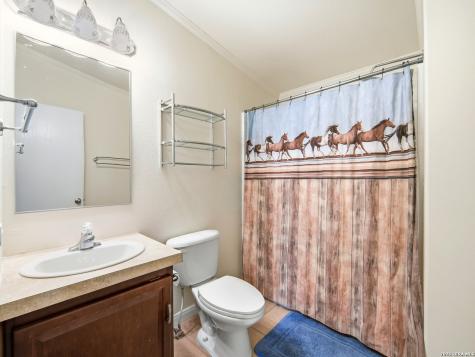 6267 County Road 251 Hondo TX 78861