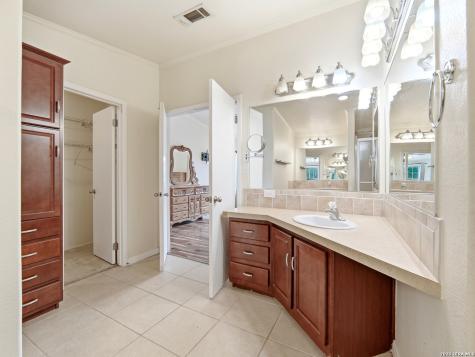 6267 County Road 251 Hondo TX 78861