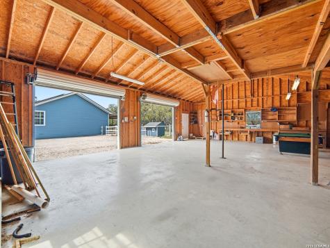 6267 County Road 251 Hondo TX 78861