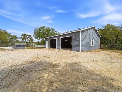 6267 County Road 251 Hondo TX 78861