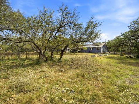 6267 County Road 251 Hondo TX 78861
