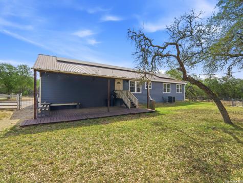 6267 County Road 251 Hondo TX 78861