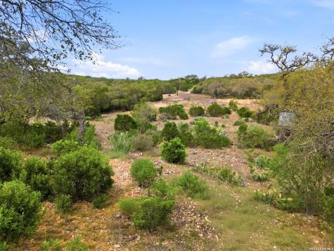 6267 County Road 251 Hondo TX 78861