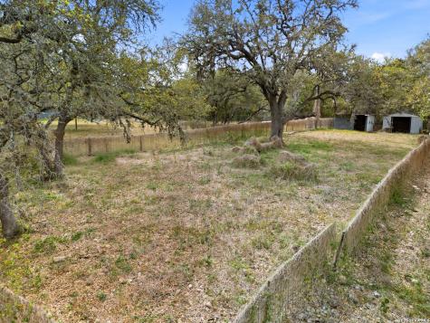 6267 County Road 251 Hondo TX 78861