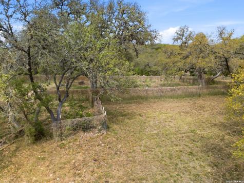 6267 County Road 251 Hondo TX 78861