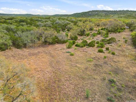 6267 County Road 251 Hondo TX 78861
