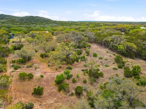 6267 County Road 251 Hondo TX 78861