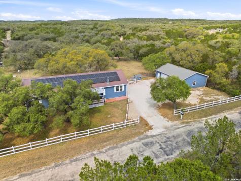6267 County Road 251 Hondo TX 78861