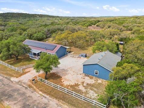 6267 County Road 251 Hondo TX 78861