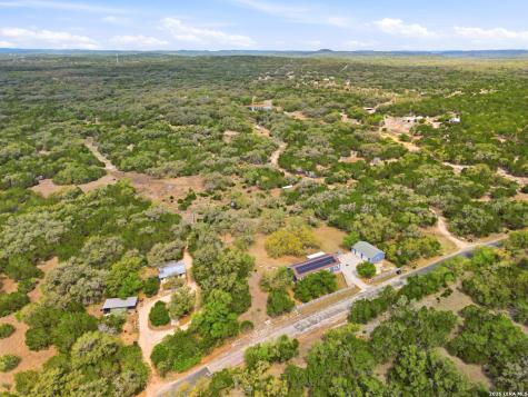 6267 County Road 251 Hondo TX 78861
