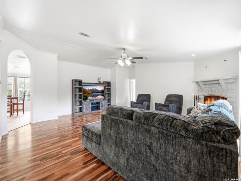 6267 County Road 251 Hondo TX 78861