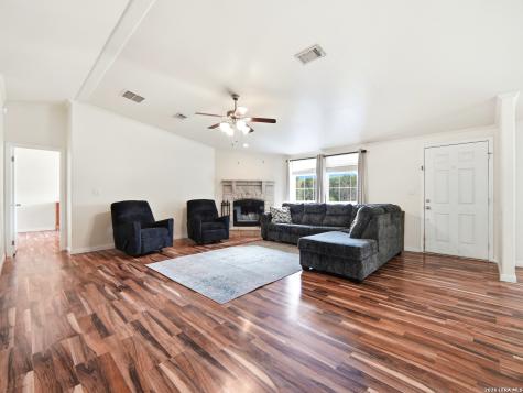 6267 County Road 251 Hondo TX 78861