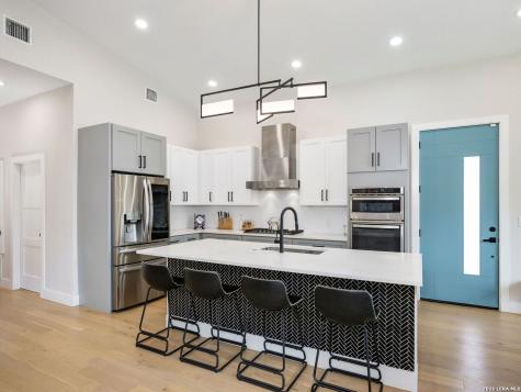 211 W Lubbock Street San Antonio TX 78204