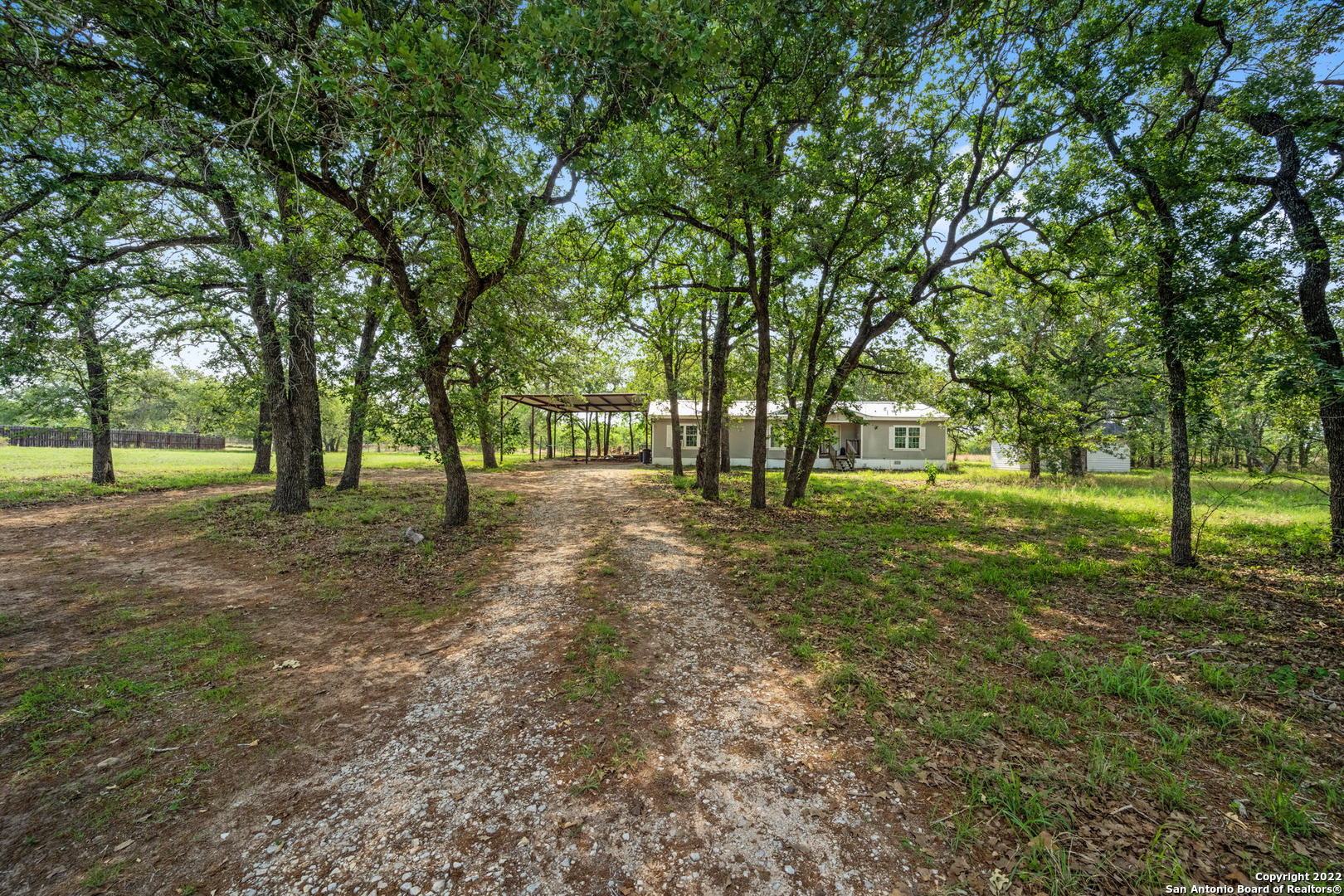 819 Quiet Oaks Floresville TX 78114