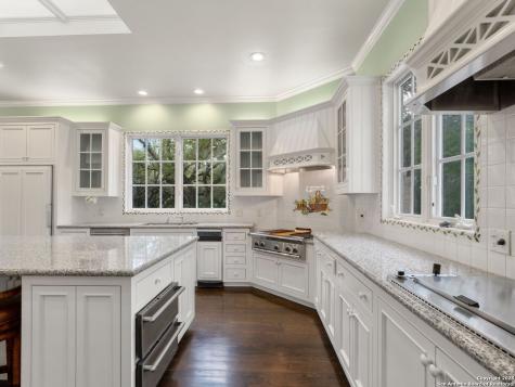 100 Tomahawk Trail San Antonio TX 78232