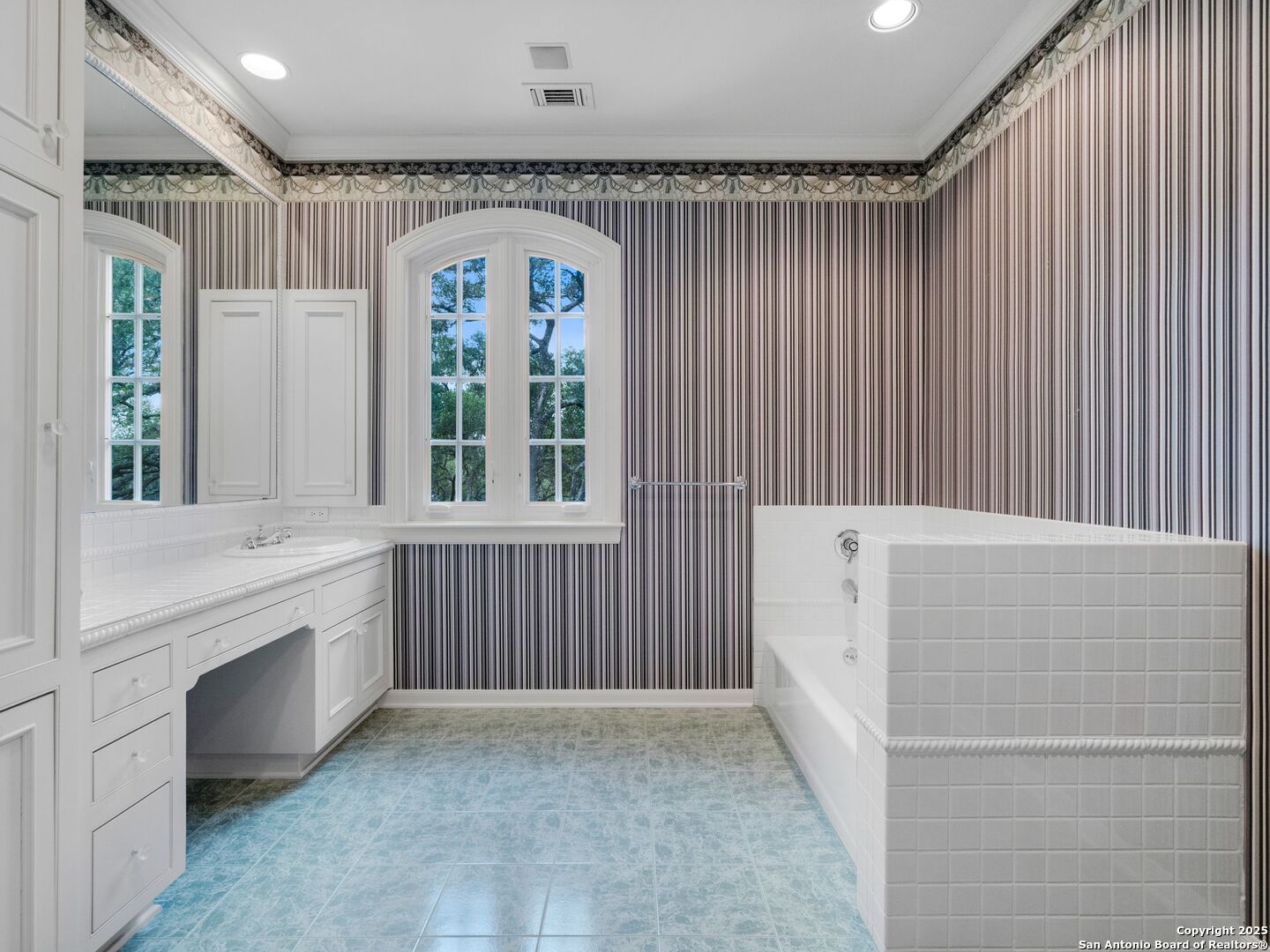 100 Tomahawk Trail San Antonio TX 78232