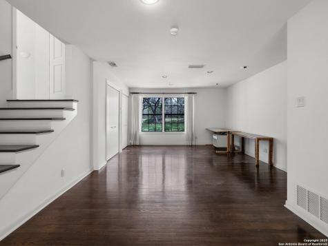 100 Tomahawk Trail San Antonio TX 78232