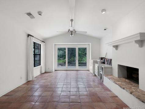 100 Tomahawk Trail San Antonio TX 78232