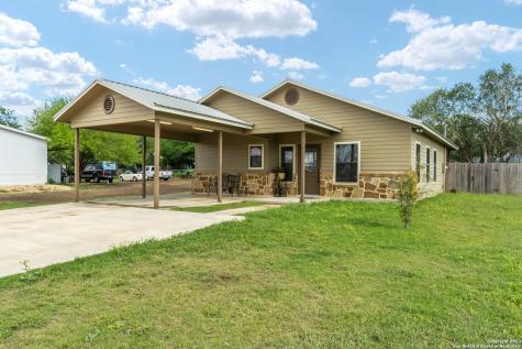 1104 Poplar Street Jourdanton TX 78026