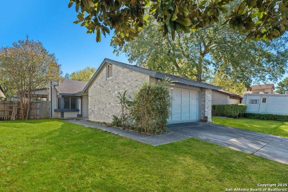 5936 Misty Glen San Antonio TX 78247