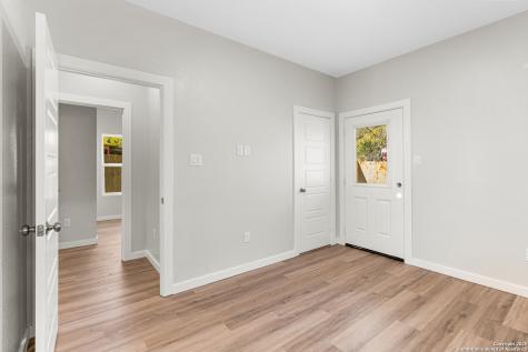 107 Calles Street San Antonio TX 78207