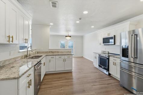 4202 Waldon Pond San Antonio TX 78245