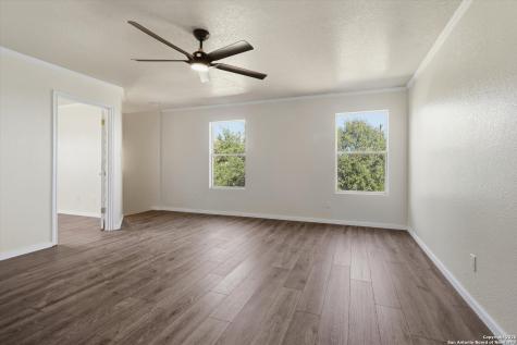 4202 Waldon Pond San Antonio TX 78245