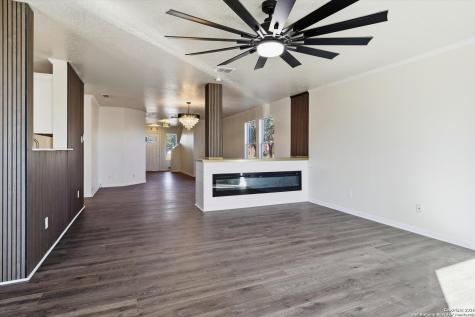 4202 Waldon Pond San Antonio TX 78245