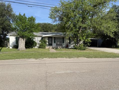 208 S Caves Three Rivers TX 78071