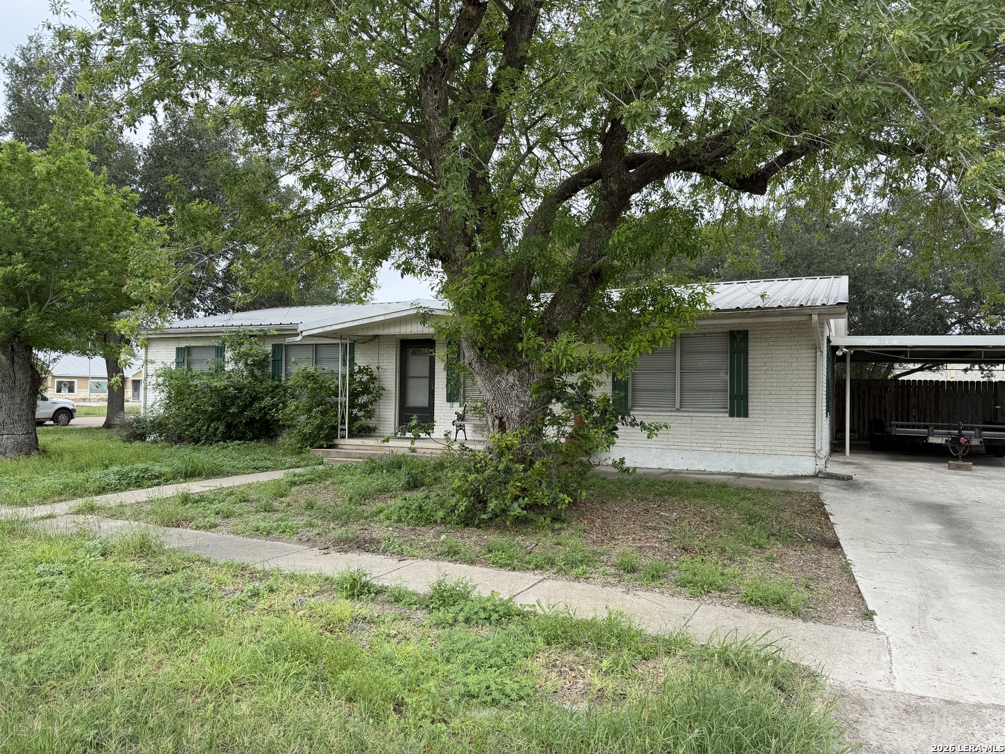 208 S Caves Three Rivers TX 78071
