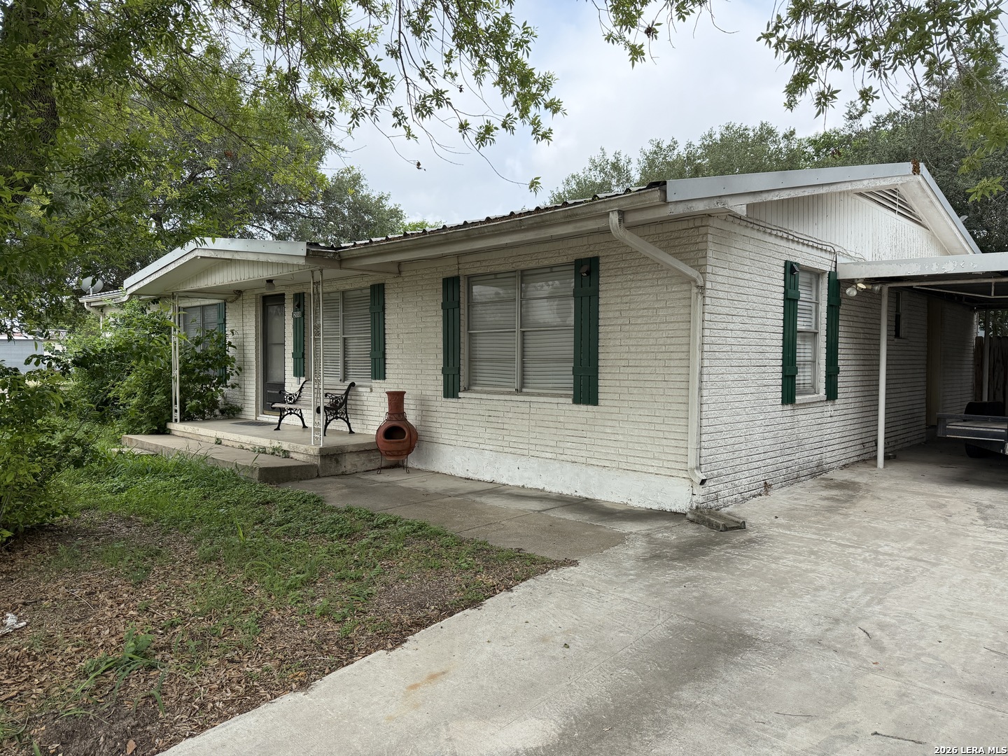 208 S Caves Three Rivers TX 78071