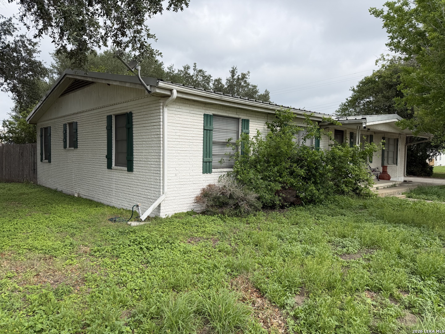 208 S Caves Three Rivers TX 78071