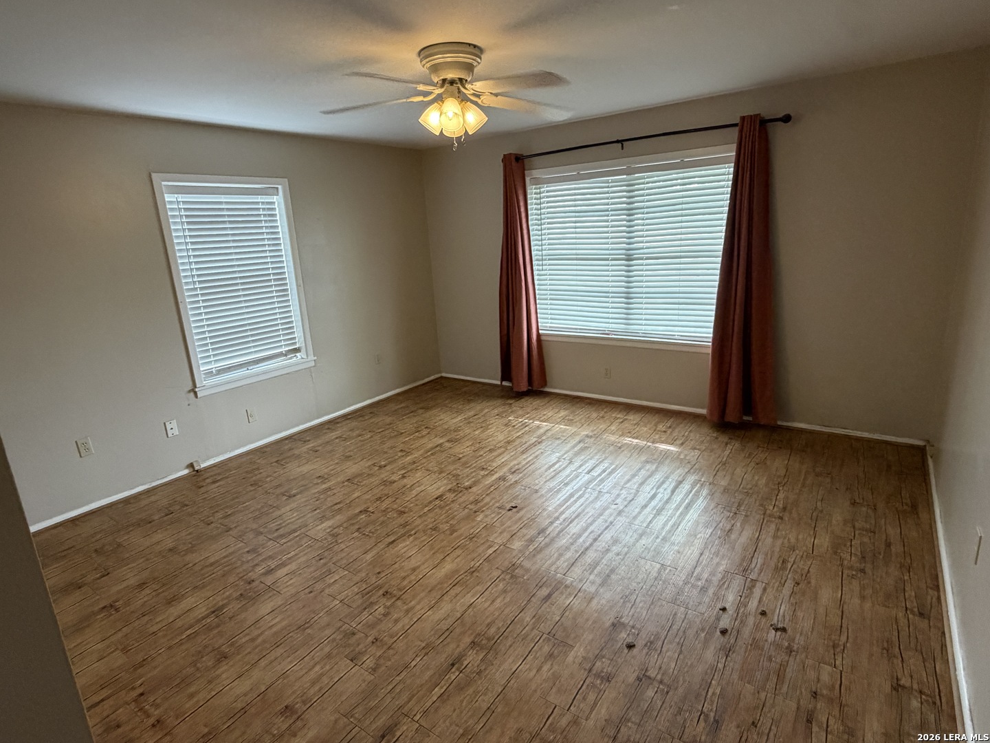 208 S Caves Three Rivers TX 78071