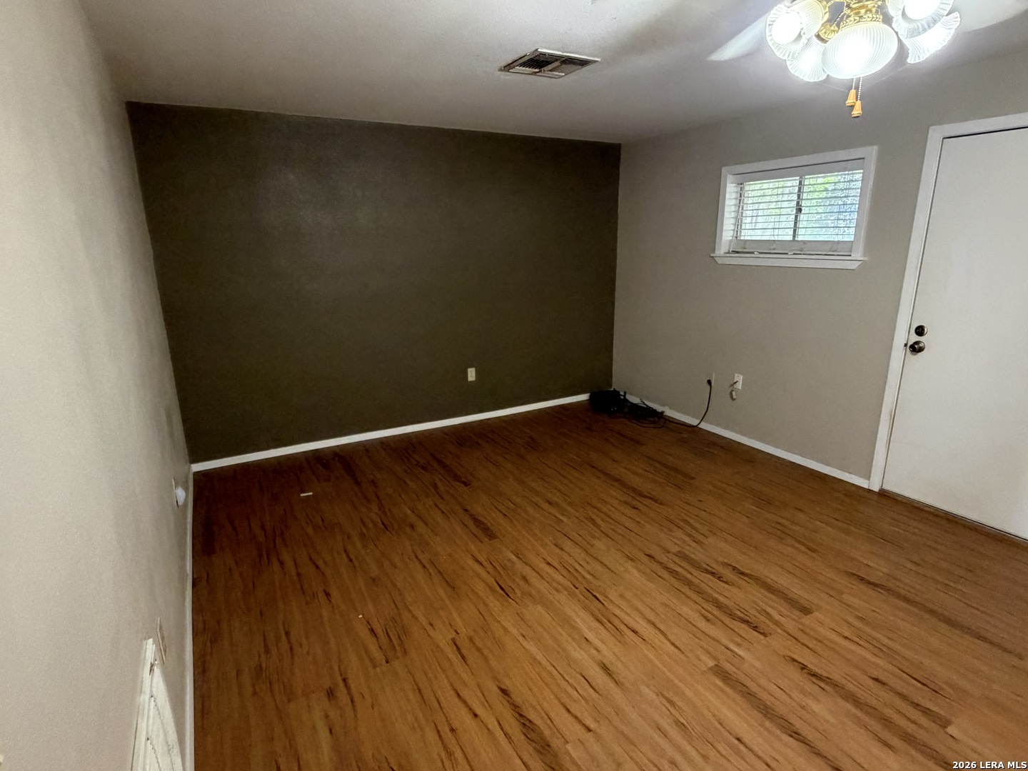 208 S Caves Three Rivers TX 78071