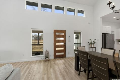 200 Oak Fields Dr., Floresville TX 78114