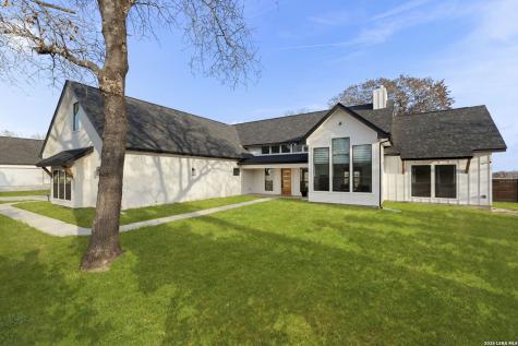 200 Oak Fields Dr., Floresville TX 78114