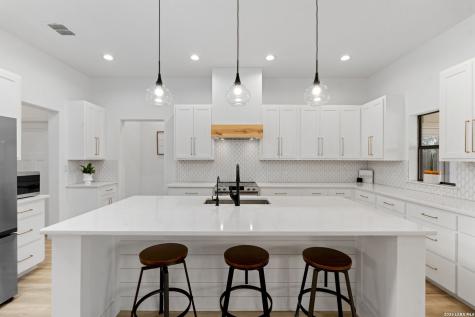 200 Oak Fields Dr., Floresville TX 78114