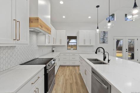 200 Oak Fields Dr., Floresville TX 78114