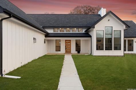 200 Oak Fields Dr., Floresville TX 78114