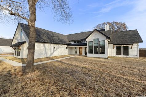 200 Oak Fields Dr., Floresville TX 78114